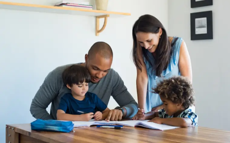 Pais com filhos pequenos: seguro de vida para quem tem dependentes